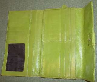 Kenneth Cole NEW YORK pretty LIGHT Green GENUINE LEATHER WALLET  
