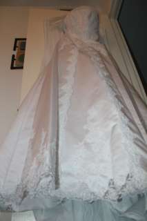 Classic Bridal Wedding Dress & 4 Accesories More  