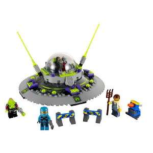 LEGO 7052 ALIEN CONQUEST UFO ABDUCTION with Minifigures NEW Complete 