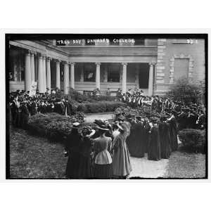 Barnard College Tree Day,class grouped outside,New York