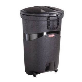   5H96 00 BLA ROUGHNECK WHEELED TRASH CAN 32 GAL by Rubbermaid