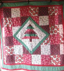 GORGEOUS CHRISTMAS HOLIDAY TREE VINTAGE QUILT  