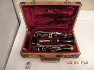 BOOSEY & HAWKES EDGWARE Bb CLARINET MADE IN THE ENGLAND WITH CASE 