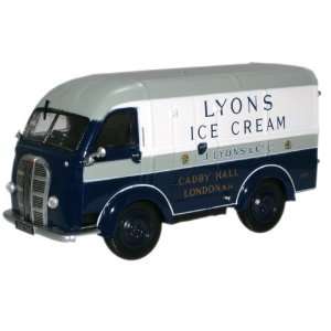  Austin K8 Van   Lyons Ice Cream   1/43rd Scale Oxford 