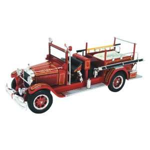    Signature 1/32 1928 Studebaker Fire Truck   Red Toys & Games