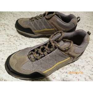    Sonoma Gray Leather Boys Gym Running Shoes Size 5 