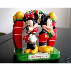 Mickey & Minnie Mouse WDW Entrance Gate Ceramic Salt & Pepper Shakers 