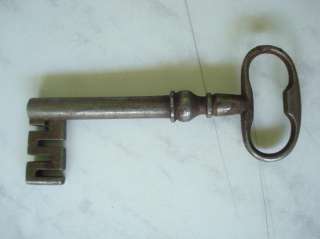 1700s ANTIQUE HUGE COLLECTABLE IRON GATE KEY   RARE  