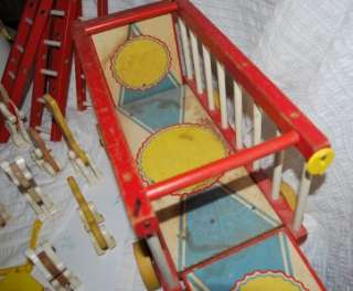 VINTAGE FISHER PRICE CIRCUS WAGON 1962 W/ ACCESSORIES  