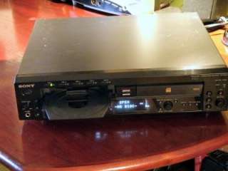 SONY RCD W500C COMPACT 5 DISC CHANGER CD, CD R, CD RW,  PLAYER and 