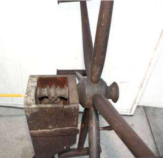  EARLY AMERICAN WOODEN SPINNING WHEEL OLD HOME SPUN YARN & SKEIN WINDER