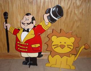 Circus ringmaster & lion stand up party decorations  