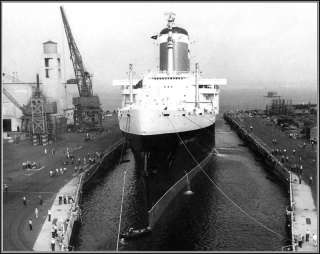 Photo SS United States In NY Harbor Drydock, CLOSE VIEW  