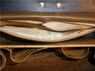 Vintage Continental Handcrafted Olive Leather Handbag Wood Closer 