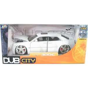  2005 Chrysler 300C   Pearl White (DUB City) 1/24 