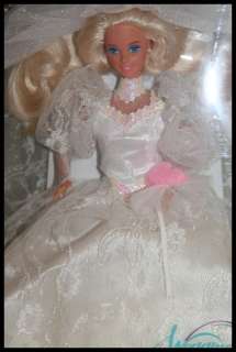 Details Gorgeous lacey wedding gown Barbie with huge true to the 
