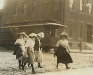  chicas jóvenes 1910 de la foto de trabajo infantil que van a casa 