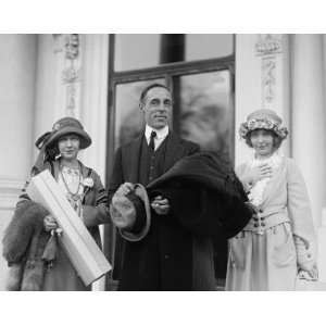  1922 photo Dorothy & Lillian Gish, D.W. Griffith