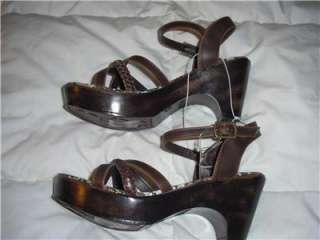 NWT EXPRESSIONS CHRISTY BROWN GIRLS SIZE 4 WOOD PLATFORM HEELS SANDALS 