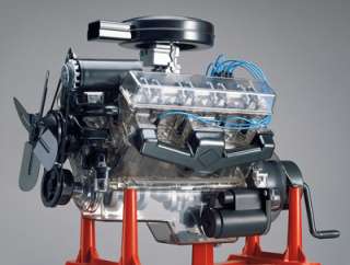 Revell Visable V 8 Engine Model Kit   14 Scale Replica / NEW  