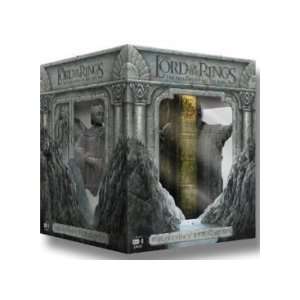  Rings LOTR DVD Collectors Gift Set with Bookends of Argonath Figure 