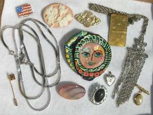   VINTAGE LOT JEWELRY NECKLACES CHAINS BROOCH BROOCHES PINS SCARF CLIP